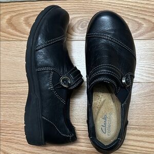 Clarks Women's Black Leather Flats